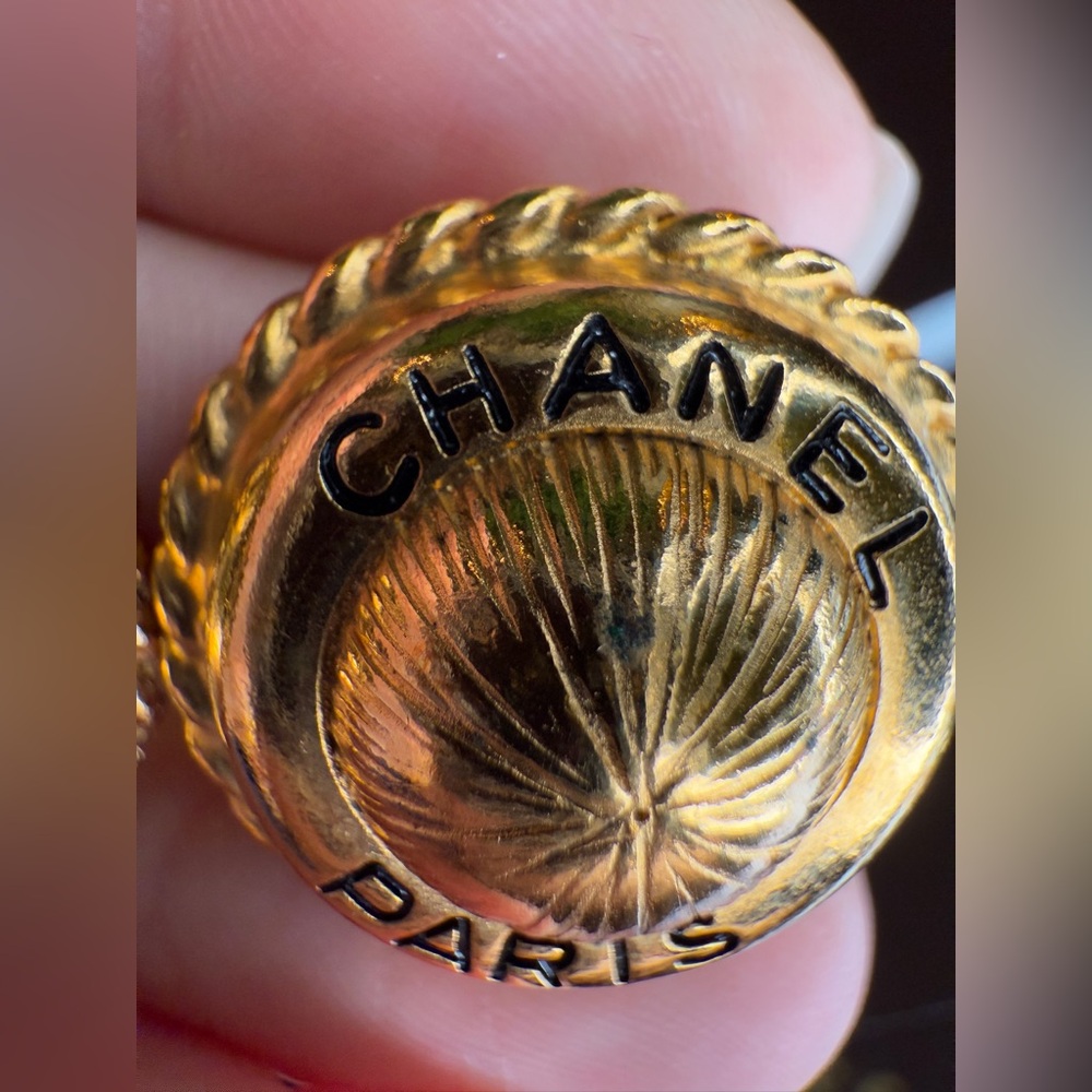 LOT 1826 24K gold plated CHANEL vintage clip on earrings - Picture 7 of 12